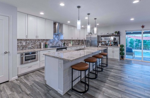 Norma Estates House | Near Trails & Golf, Htd Pool, GOLF CLUBS, TVs All BRs & Patio TV