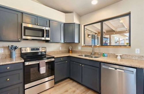 Westgreen Estates House | *NEW* 2 Homes in 1! Casita, Heated Pool, Fire Pit!