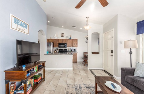 Circle Cross Ranch House | *NEW* 3 Bedroom w/den! 5 Queen beds! Heated Private Pool!