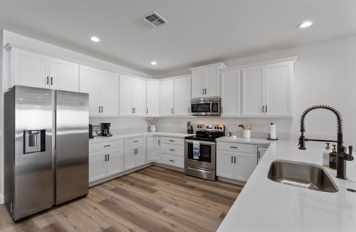 Cactus Heights House | New 4BR + Bunk Room | Mountain Views + Fire Pit