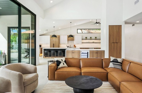 Pima Vista House | NEW 4BR Modern Pool, Hot Tub, Putting Green, Ping Pong & Fire Table