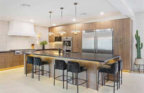 Paradise Valley Village House | NEW 9BR+Casita Luxury Estate | Heated Pool, Hot Tub & Sport Court