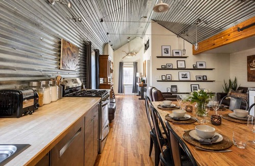 Southside House | NEW! | DT Flag | AC | Hot Tub | Off-Street Parking