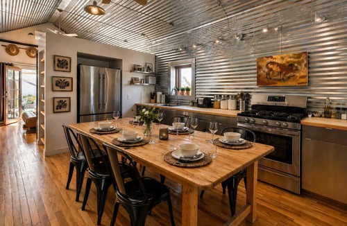 Southside House | NEW! | DT Flag | AC | Hot Tub | Off-Street Parking