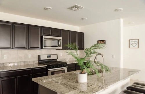 Groves Lincoln Park House | New, large, and beautiful house on the East side of Tucson