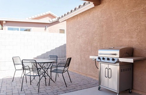 Groves Lincoln Park House | New, large, and beautiful house on the East side of Tucson