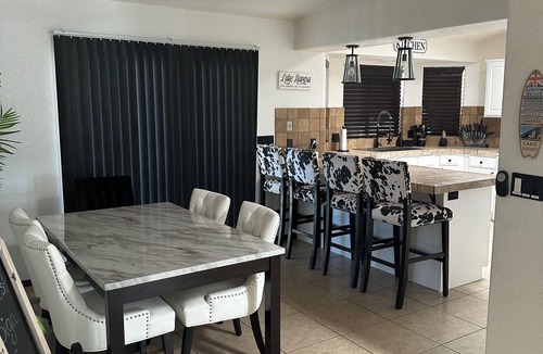 Lake Havasu City House | NEW luxury Heated Pool & Spa ~Boat Parking ~5 minutes to Lake ~Walk to Downtown