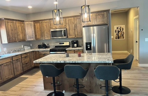 Torreon Cabin | New Modern Cabin with hot tub, pool table and games room in Torreon Lakes