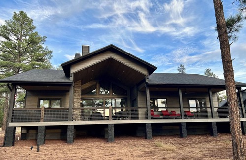 Torreon Cabin | New Modern Cabin with hot tub, pool table and games room in Torreon Lakes