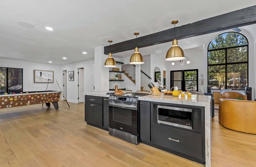 Swiss Manor House | NEW | MTN Views | Hottub | Gym | Nursery | Trails!