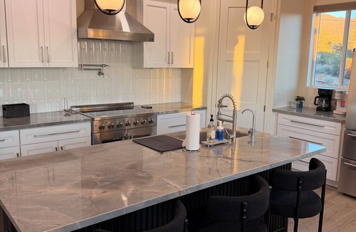 Tucson House | New Private Desert Escape, Mtn Views with AC in sunny Tucson