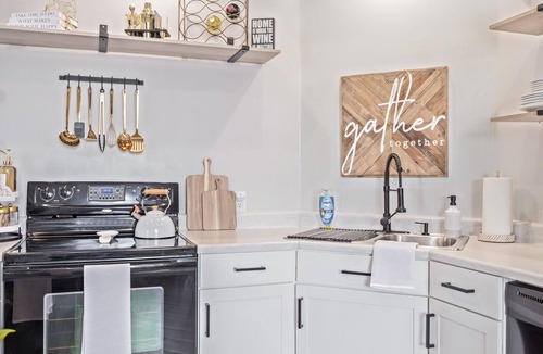 Peoria House | New, Private Guest House with Garage and Gym