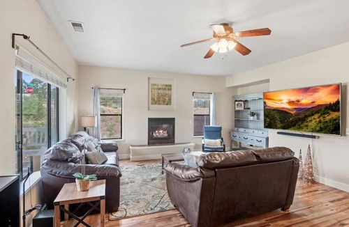 Ponderosa Trails House | NEW Putting Green Blue Sky Getaway