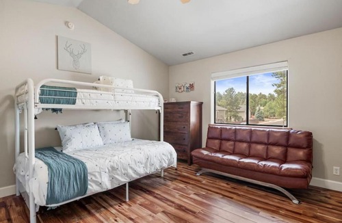 Ponderosa Trails House | NEW Putting Green Blue Sky Getaway