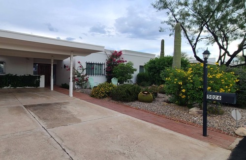 Northridge Estates House | NEW Snowbird Friendly Townhouse in the Foothills with Private Patio