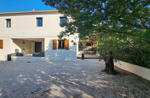 Calvi Villa | New T2, large terrace, 10-minute walk to the beach
