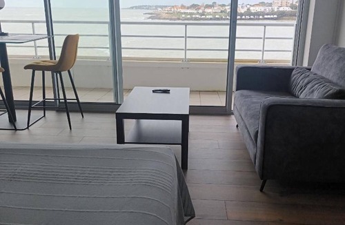 Pontaillac Apartment | Newly refurbished studio with sea terrace and garage in Royan