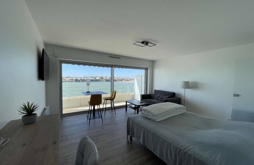 Pontaillac Apartment | Newly refurbished studio with sea terrace and garage in Royan