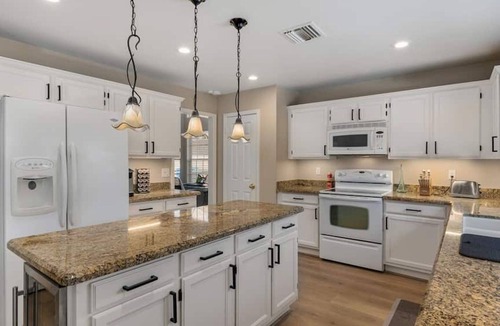 Park Hill House | North Phoenix 4 Bdrm Vacation Home w/Pool & Games!