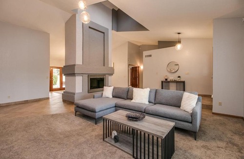Paradise Valley Village House | North Scottsdale 4 Bdrm Vacation Sanctuary with Pebble Tech Pool