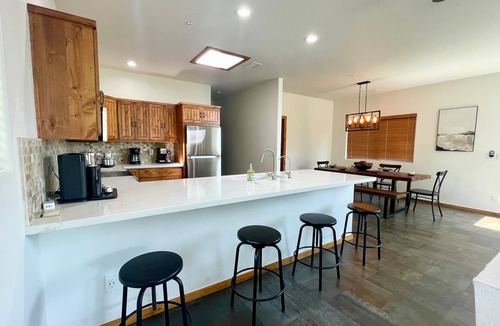 Sedona House | Oak Creek Overlook: Views, Game Room, Gym