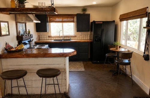 Wonder Valley House | Oasis Ranch: Desert retreat with art, stargazing, spa w/plunge & serenity.
