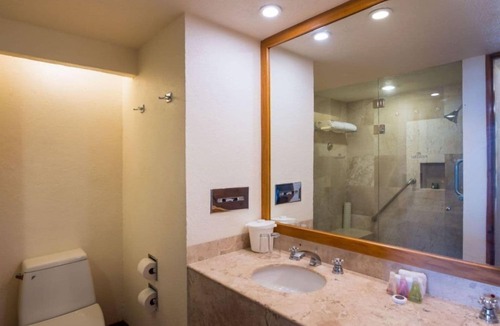 Marina Vallarta Hotel | Ocean Front Studio with Outdoor Pool