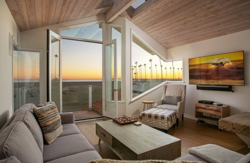 Balboa Peninsula House | Ocean Front with Roof Top Deck, Bikes, Beach Chairs etc - EV Charging outlet