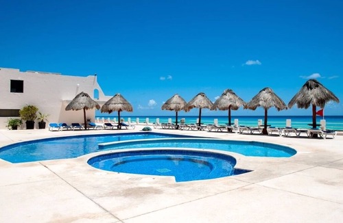 Zona Hotelera Villa | Oceanfront 2BR Villa for 6 - 3 Bathrooms - Walk to La Isla & Beach