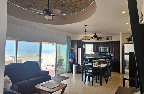 Puerto Penasco House | Oceanfront 3 bdrm home. Miramar Escape. AC, Wi fi, Icemaker. Beach!