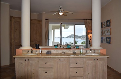 San Jose del Cabo Condo | Oceanfront condo with unobstructed views of Costa Azul beach!
