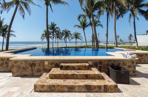 Acapulco Apartment | Oceanfront luxury apartment beach access