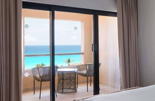 Zona Hotelera Resort | Oceanfront Studio for 2 - Wyndham Grand Cancun – All-Inclusive Resort