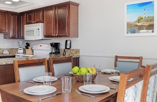 Lake Havasu City Resort | OFFICIAL LISTING | Wyndham - Havasu Dunes Resort 2 BR Suite w/Pool & FREE WIFI