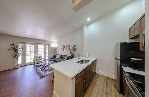 North Mountain Apartment | Olive & Oak Retreat King Bed Pool Fast WiFi