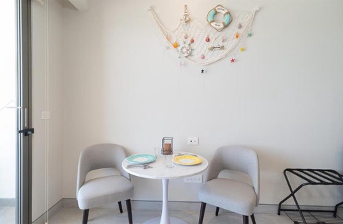 Bella Vista House | One 1402B Hotel Room: New Beachfront Resort, Style & Comfort