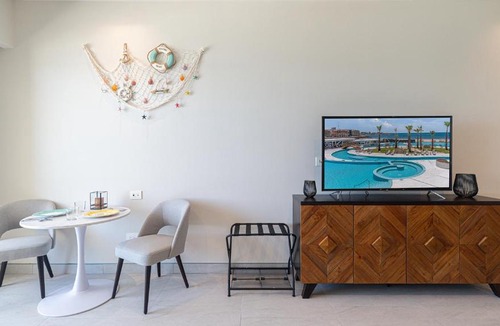 Bella Vista House | One 1402B Hotel Room: New Beachfront Resort, Style & Comfort