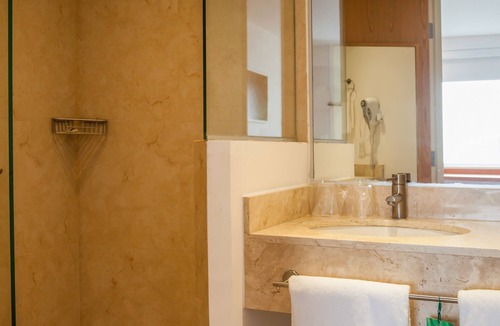 Leon Hotel | One Leon Poliforum