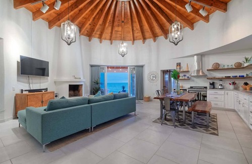 Las Conchas House | One of a Kind Beachfront Home Estrella del Mar