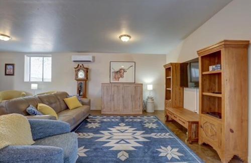 Rancho Verde House | Oro Valley Guest House with Roof Top Views