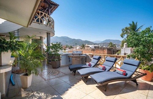 Olimpica Villa | Outstanding Value - ALL Suites -Walk to Beach