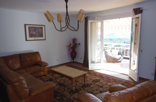 Afa House | Panoramic view air-conditioned 3 bedrooms 2 bathrooms 15 minutes from beaches.