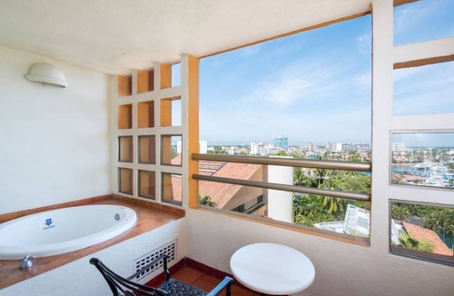 Marina Vallarta Hotel | Paradise Found – Studio with Resort-Style Living