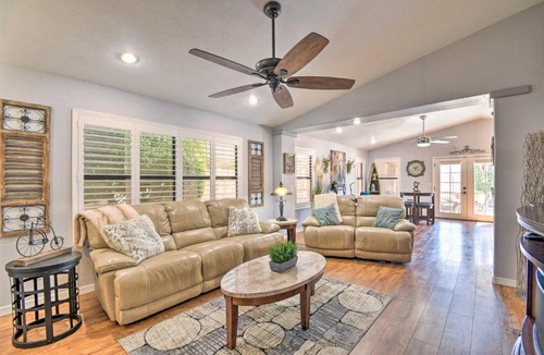 Arroyo Springs House | Patio & Grilling Station: Family Home in Glendale