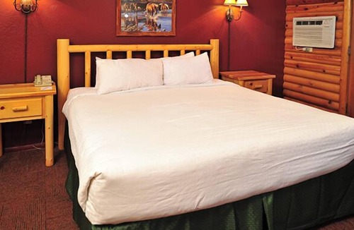 Kohls Ranch Cabin | Payson | Quiet Cabin Retreat | Pool + Hot Tub