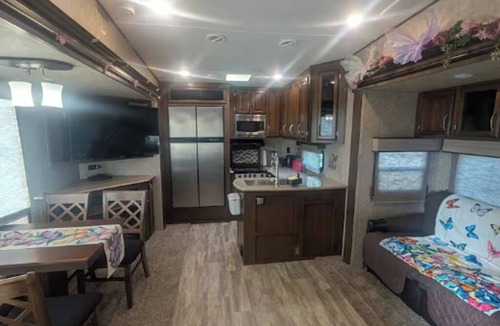 Tucson House | Peaceful 1-bedroom recreational vehicle with AC in Tucson-RV Home experience