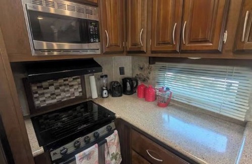 Tucson House | Peaceful 1-bedroom recreational vehicle with AC in Tucson-RV Home experience