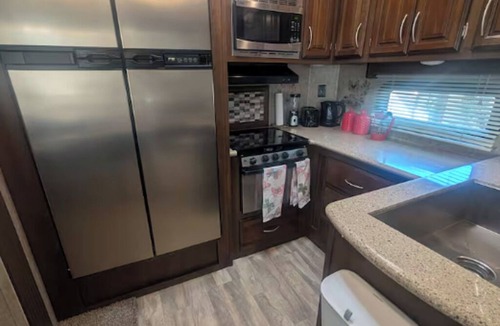 Tucson House | Peaceful 1-bedroom recreational vehicle with AC in Tucson-RV Home experience