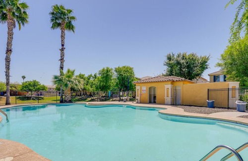 Maryvale House | Peaceful Phoenix Townhome Rental w/ Pool Access