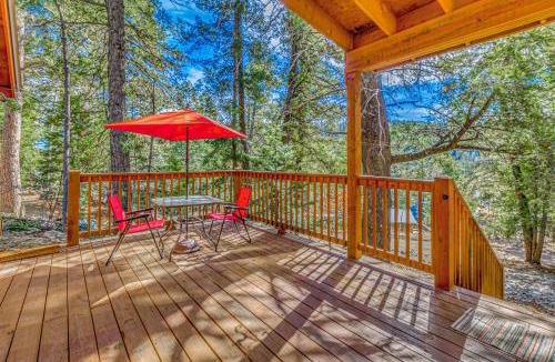 Cloudcroft House | Peaceful & Private Cloudcroft Cabin with Deck!